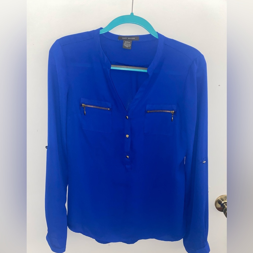 Suzy shier. Long sleeve blue blouse.